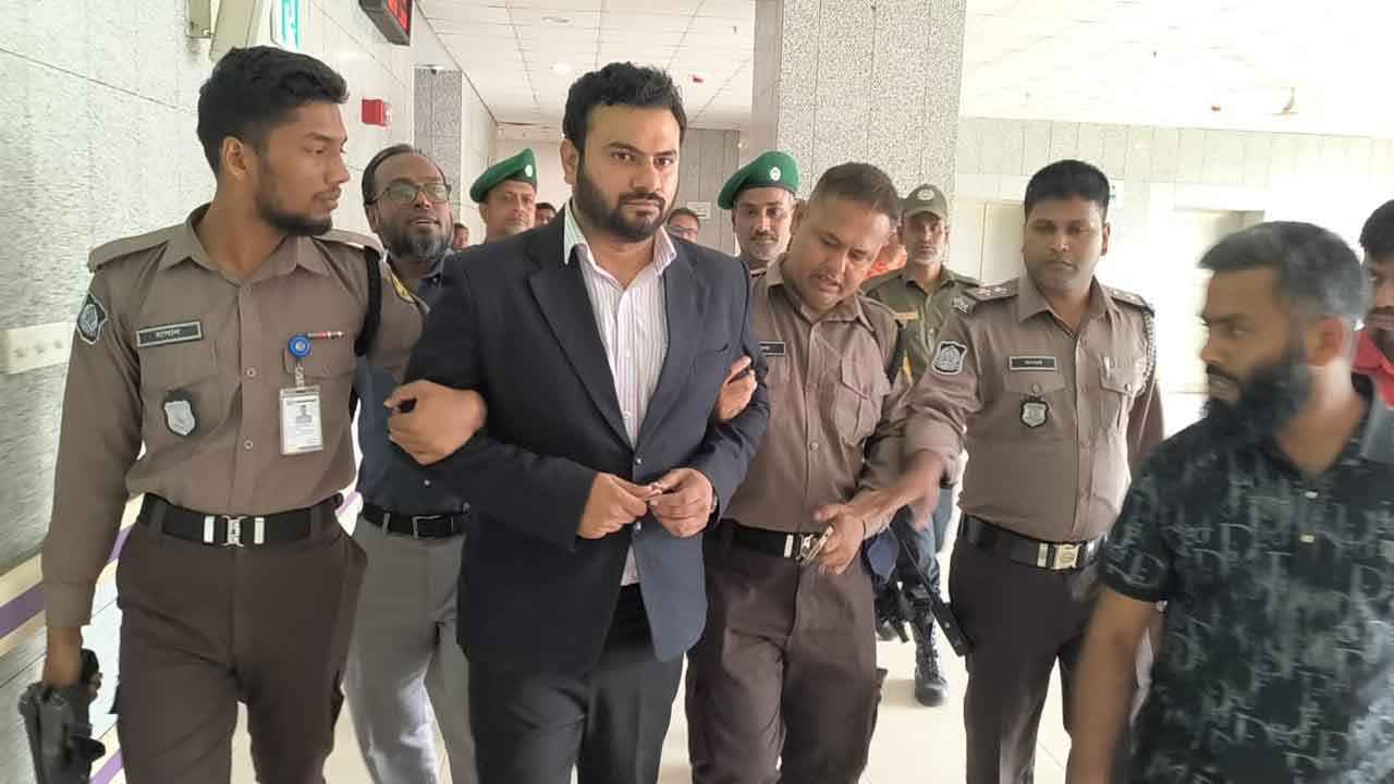 ভুয়া প্রজ্ঞাপনে হাসপাতালের পরিচালক পদে যোগদানের চেষ্টা, আটক ১