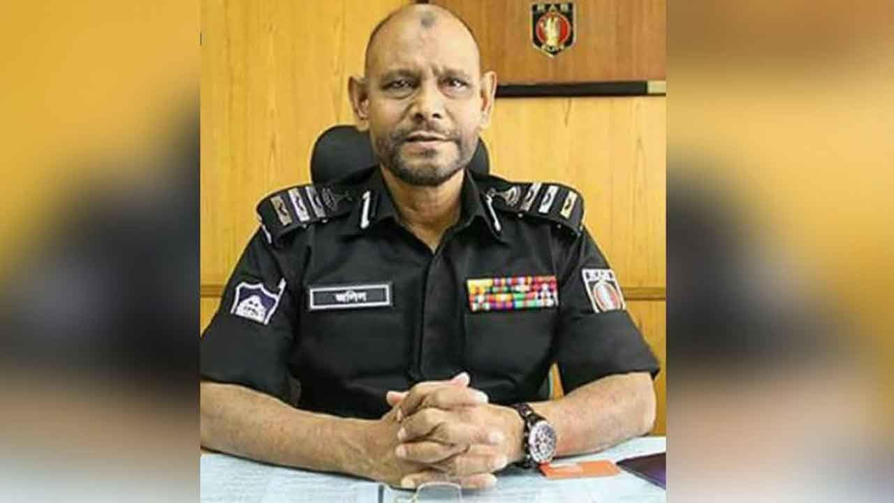 পুলিশের সাবেক ডিআইজি জলিল মণ্ডল আটক