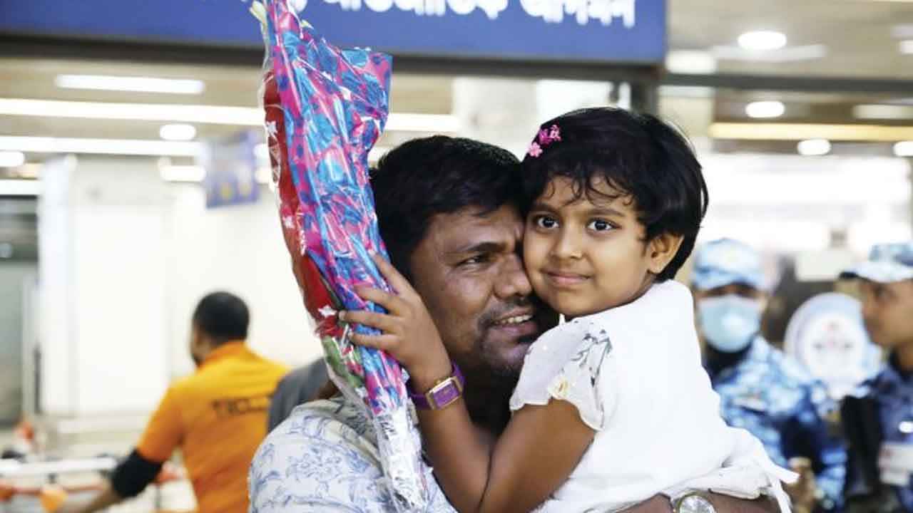 ইউএস-বাংলার দ্বিতীয় বিশেষ ফ্লাইটে দুবাই থেকে ফিরলেন ৪০৫ জন