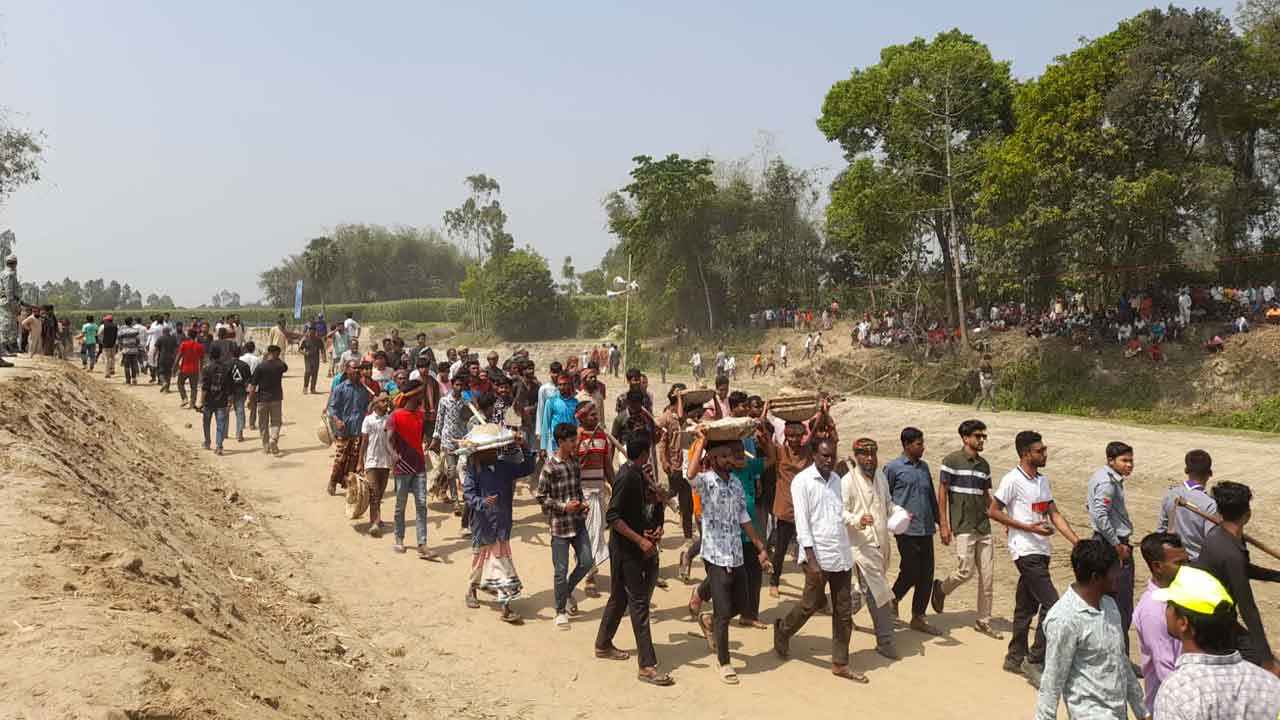 সাহাপাড়া খালের পাড়ে উচ্ছ্বাস, স্বেচ্ছাশ্রমে খননের অপেক্ষা