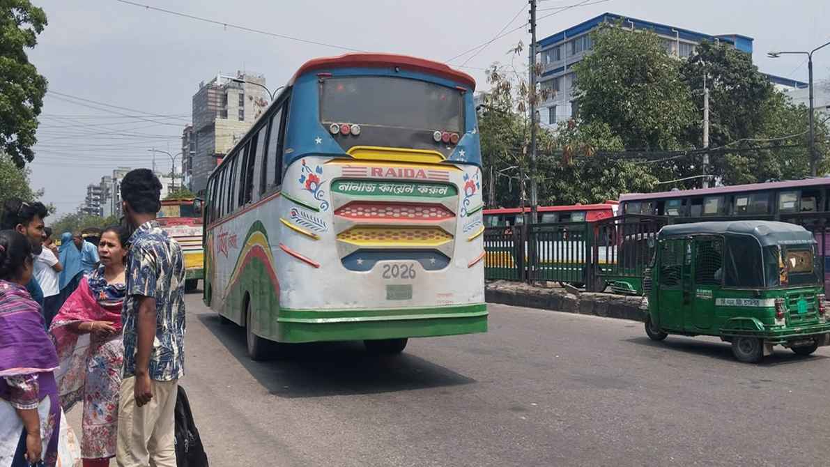 ঈদের লম্বা ছুটির পর চেনা রূপে ফিরছে ঢাকা