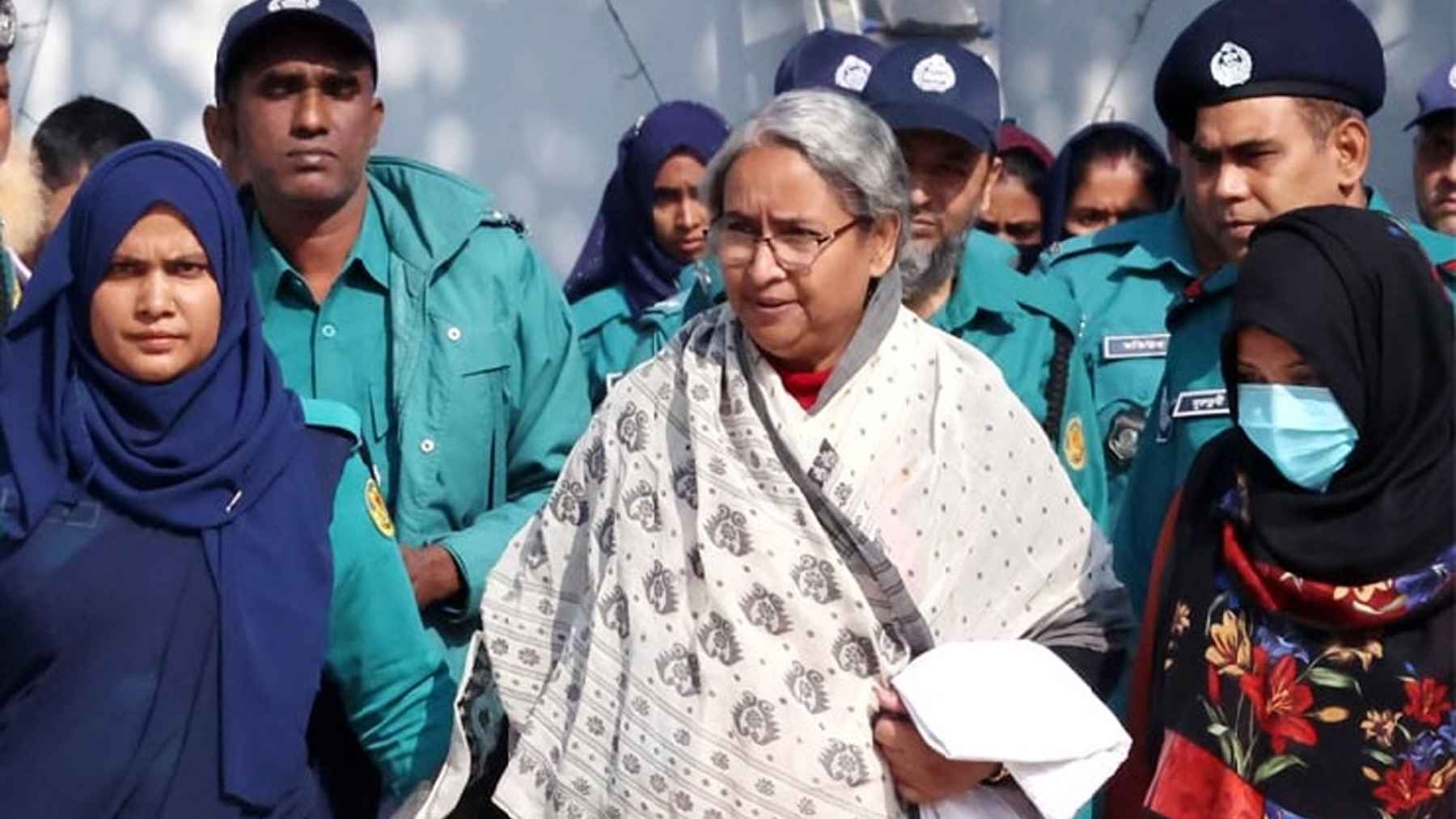 দীপু মনিকে তিন মামলায় শোন অ্যারেস্ট, পক্ষে নেই আইনজীবী