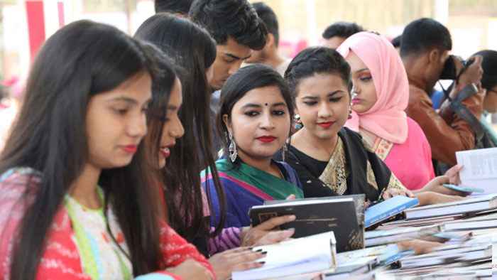 রোজায় দিনে পাঠক কম, রাতে জমে বইমেলা