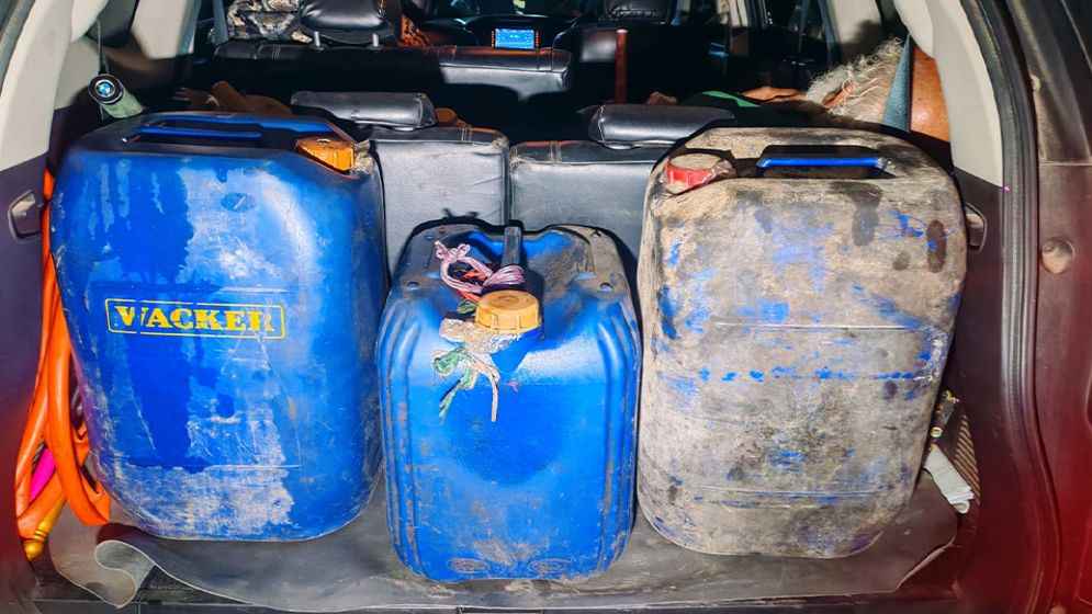 গাইবান্ধায় অবৈধভাবে তেল মজুত, ২ ব্যবসায়ীকে জরিমানা, ডিজেল জব্দ