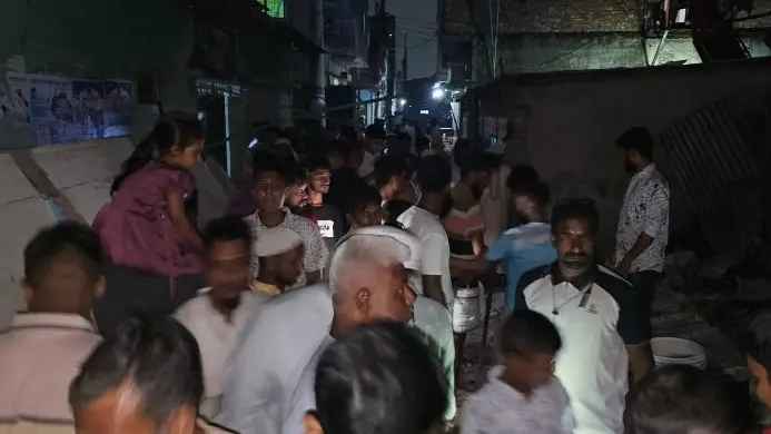 গ্যাস লিকেজ থেকে বিস্ফোরণ, উড়ে গেল রান্নাঘর ও বাথরুমের ছাদ