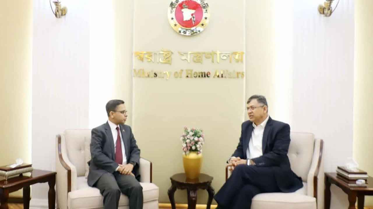 স্বরাষ্ট্রমন্ত্রীর সঙ্গে ভারতীয় হাইকমিশনার প্রণয় ভার্মার বৈঠক