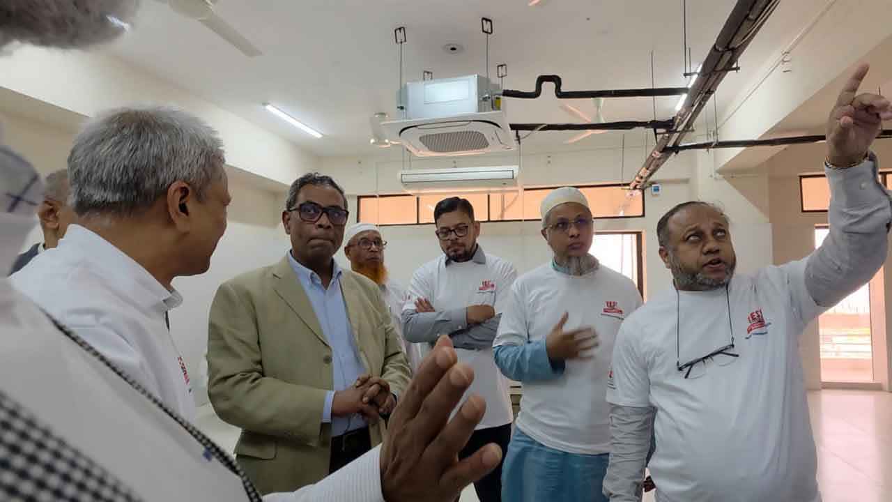 দ্রুত ৪০টি আইসিইউ বেড সম্পন্ন করার নির্দেশ স্বাস্থ্য প্রতিমন্ত্রীর