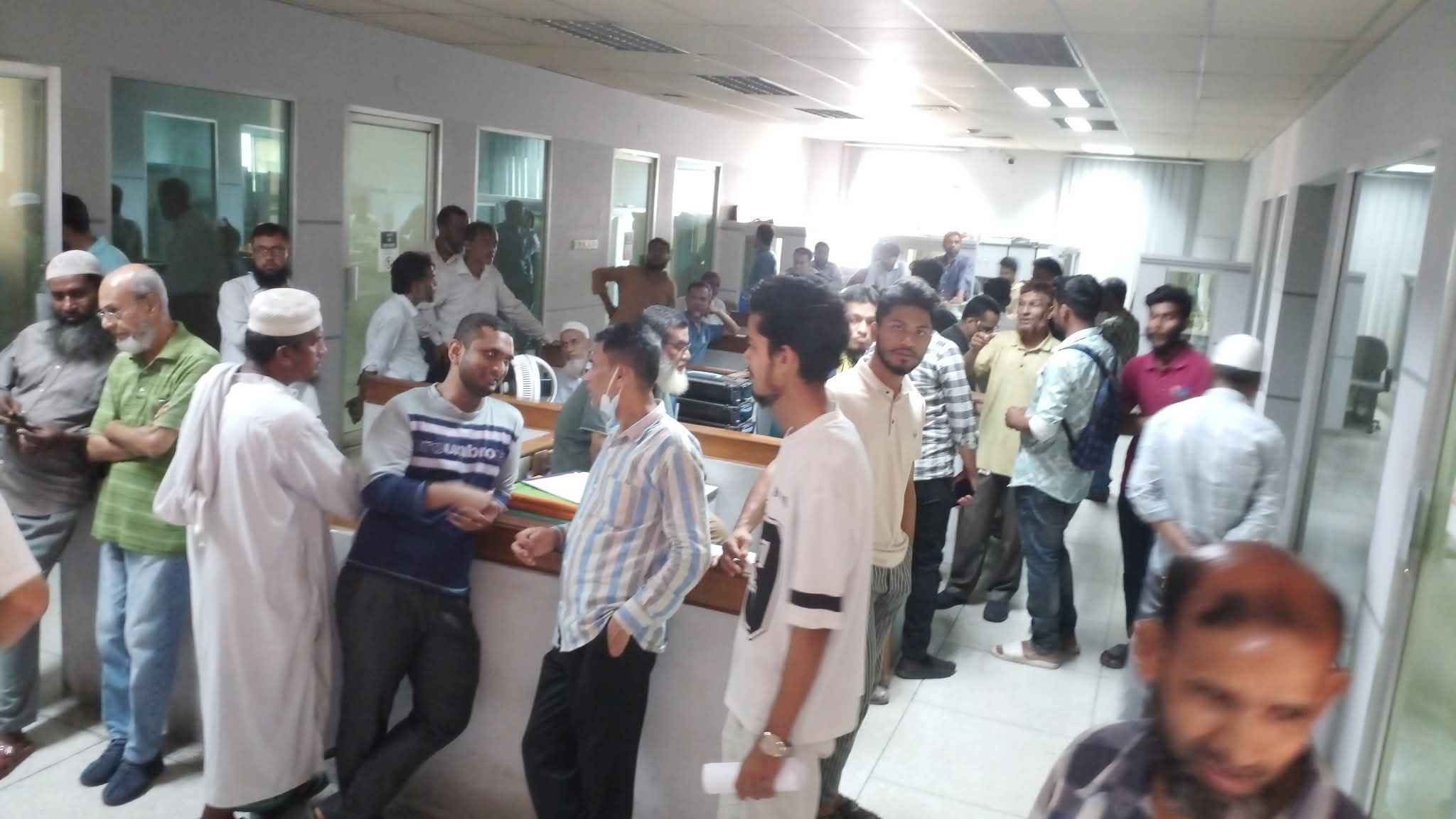 বেতন-বোনাস পরিশোধ না হলে জনকণ্ঠ মালিকের বাসভবন ঘেরাওয়ের হুঁশিয়ারি