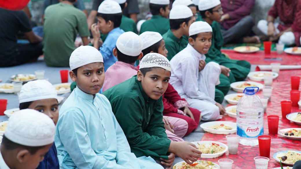 রোজায় যেভাবে চলে এতিমখানা ও মাদ্রাসার খরচ