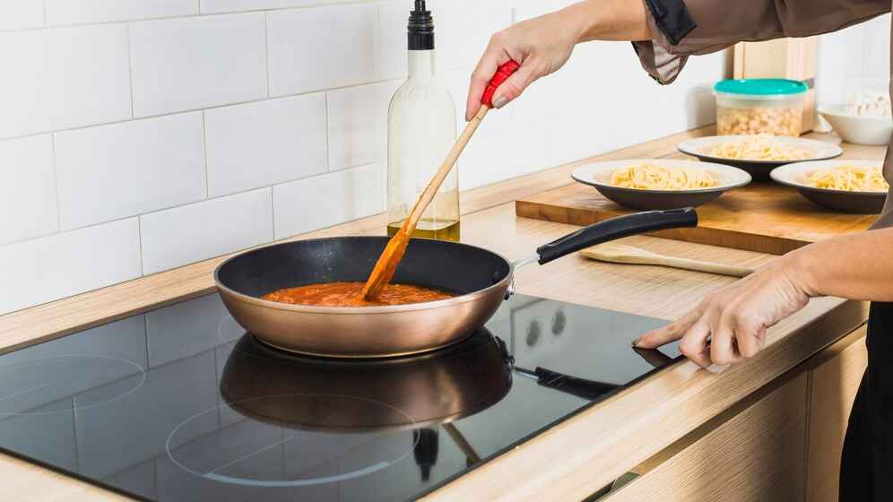 ইন্ডাকশন ওভেনের জন্য কী ধরনের হাড়ি-পাতিল কিনবেন?