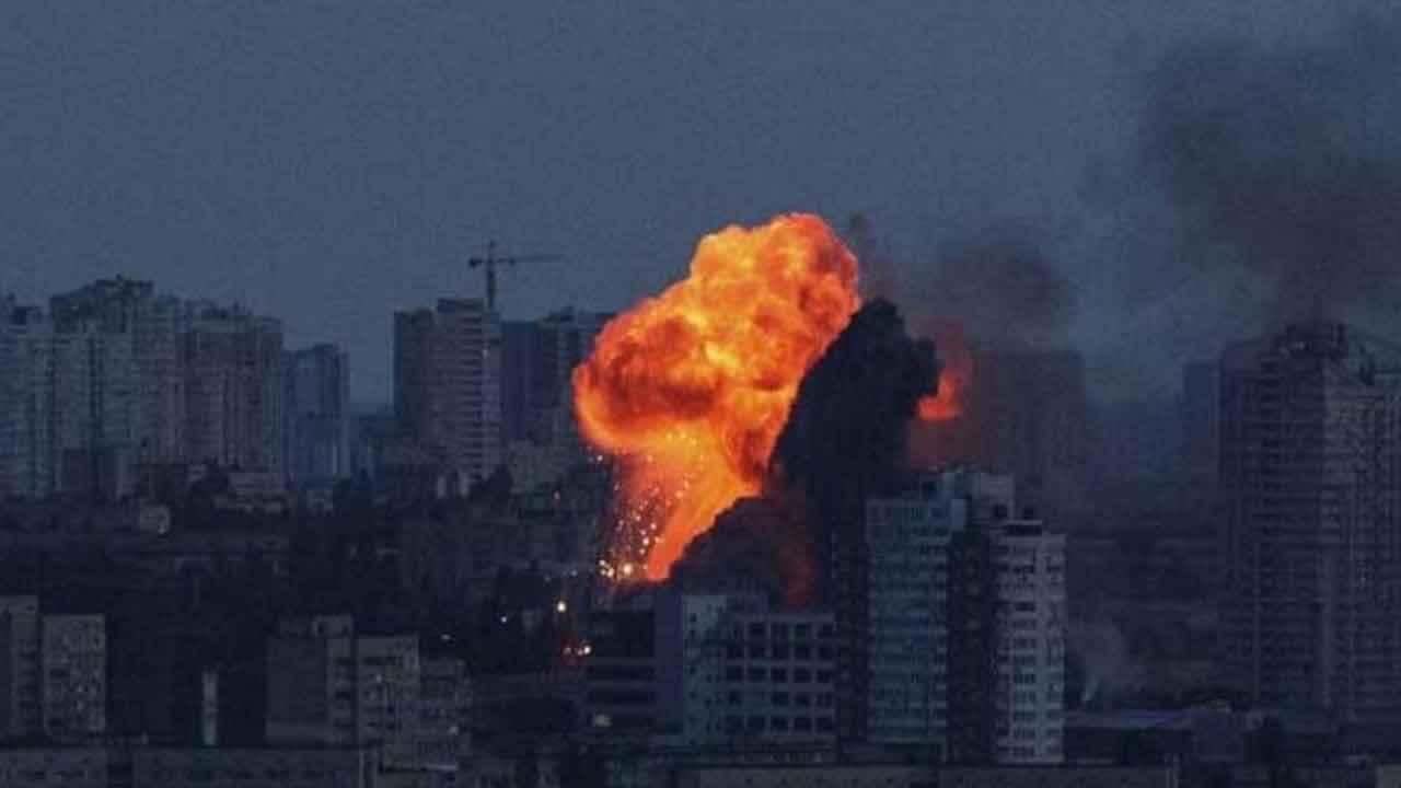 আজ ভোরেও হামলায় কাঁপছে তেহরান, বেসামরিক প্রাণহানি অন্তত ১৩৩