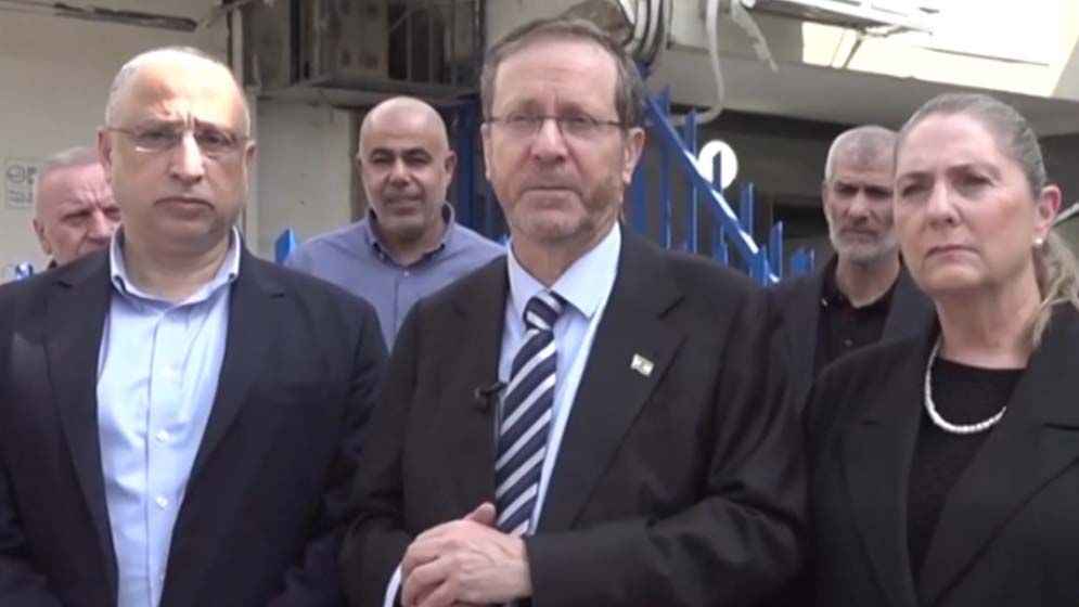 ইরানের মিসাইল দেখে দৌড়ে পালান ইসরায়েলি প্রেসিডেন্ট!