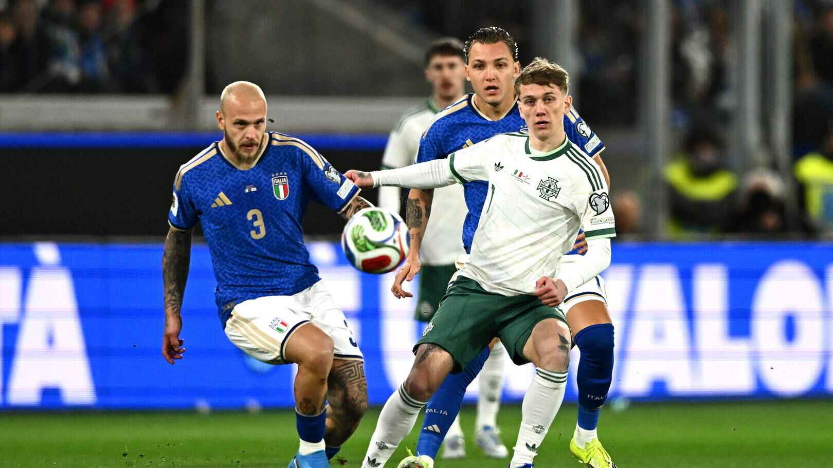 বিশ্বকাপের আশা জিইয়ে রাখল ইতালি