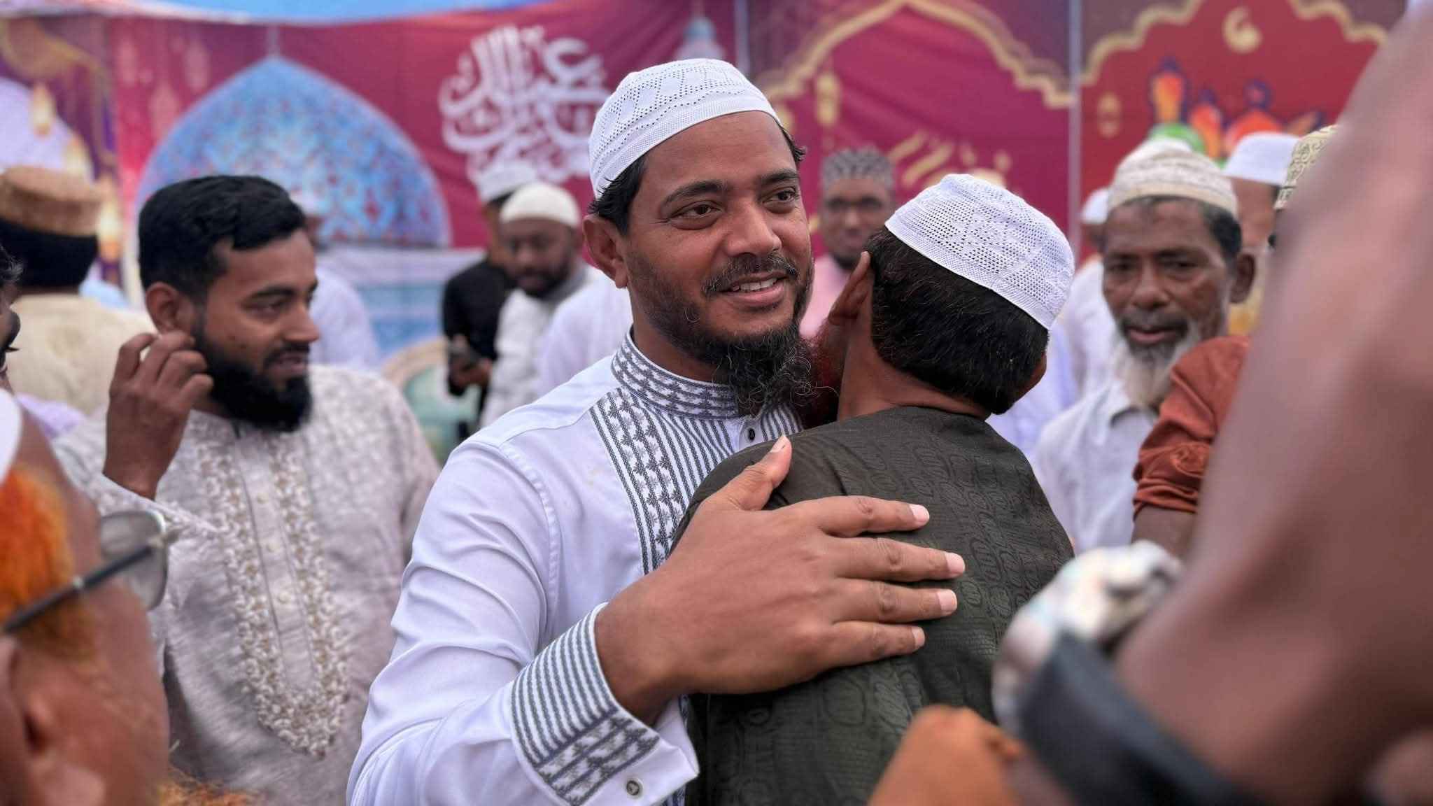 রাজধানীতে মুসল্লিদের সঙ্গে ঈদের শুভেচ্ছা বিনিময় করলেন জামায়াত নেতারা