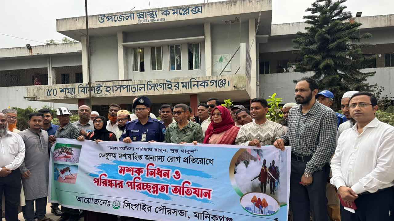 আকস্মিক পরিদর্শনে উপজেলা স্বাস্থ্য কমপ্লেক্সে স্বাস্থ্যমন্ত্রী