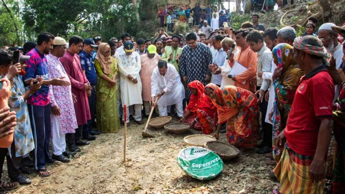 মাটি খুঁড়ে পানি এনে চাষাবাদে দেশকে স্বয়ংসম্পূর্ণ করব: ভূমিমন্ত্রী