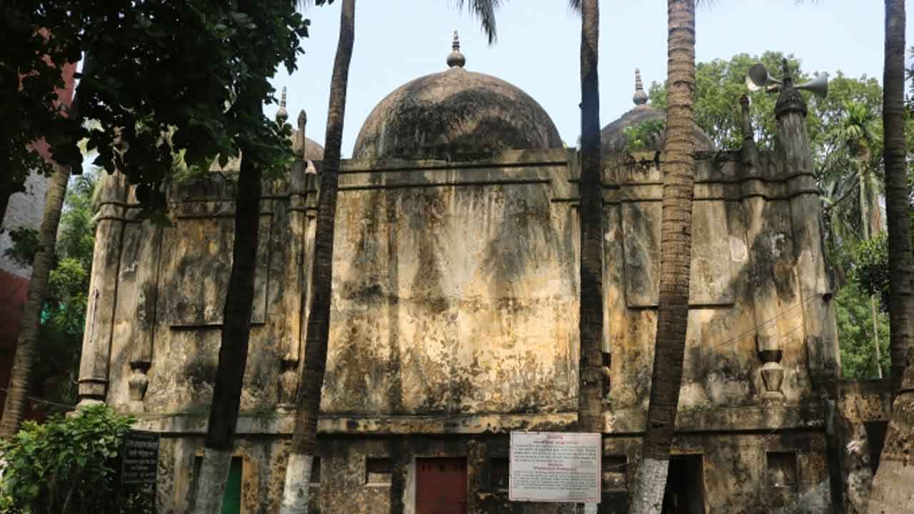সংরক্ষণ সংকটে ঐতিহ্যবাহী মুসা খান মসজিদ