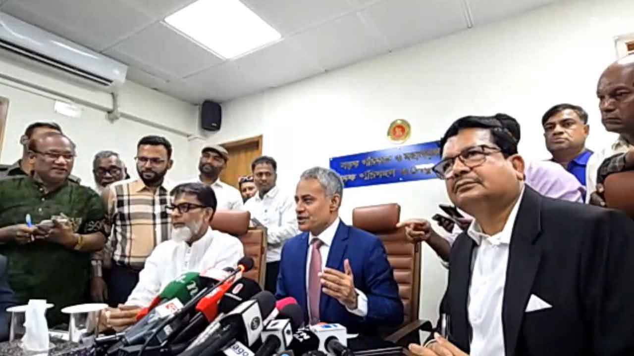 অনিয়ম রোধে সব গণপরিবহনে বসবে জিপিএস ট্র্যাকার: সড়কমন্ত্রী