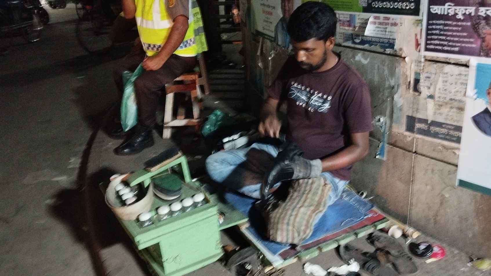 ঈদ ঘিরে ব্যস্ত সময় পার করছেন মুচিরা