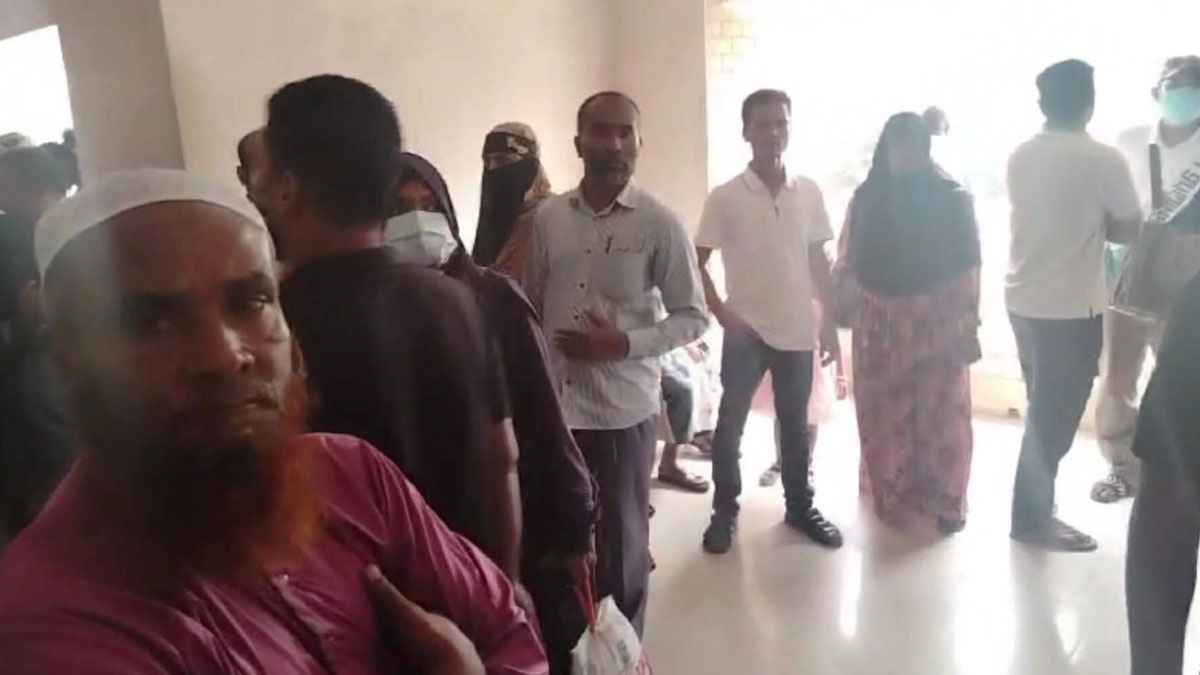 যশোর আদালত ভবনের ভেতরে সংঘর্ষ, নারীসহ ৩ জন আটক