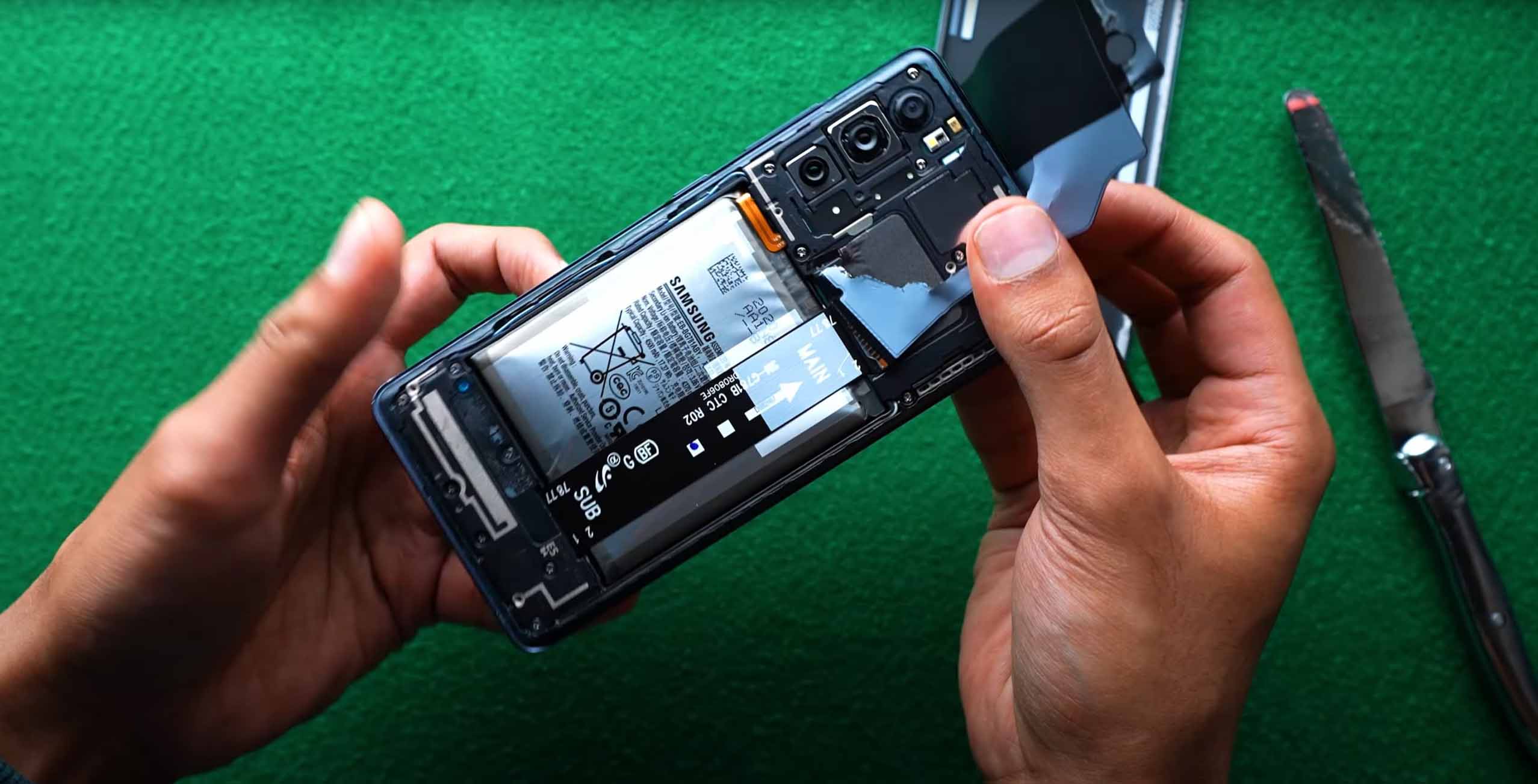 Old-Samsung-flagship-smartphones-battery-are-swelling-1