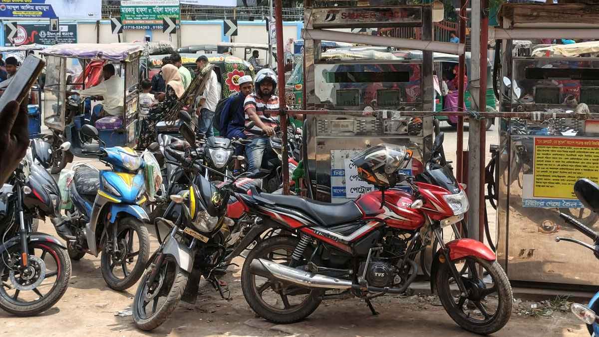 লক্ষ্মীপুরে সময় দিয়েও পাম্পে তালা ঝুলিয়ে লাপাত্তা কর্তৃপক্ষ!