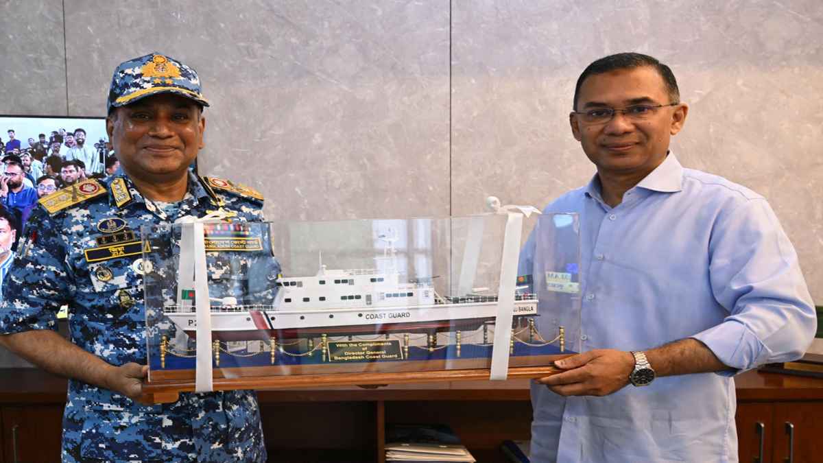 সমুদ্রে শান্তি প্রতিষ্ঠায় কাজ করতে কোস্টগার্ডকে প্রধানমন্ত্রীর নির্দেশ