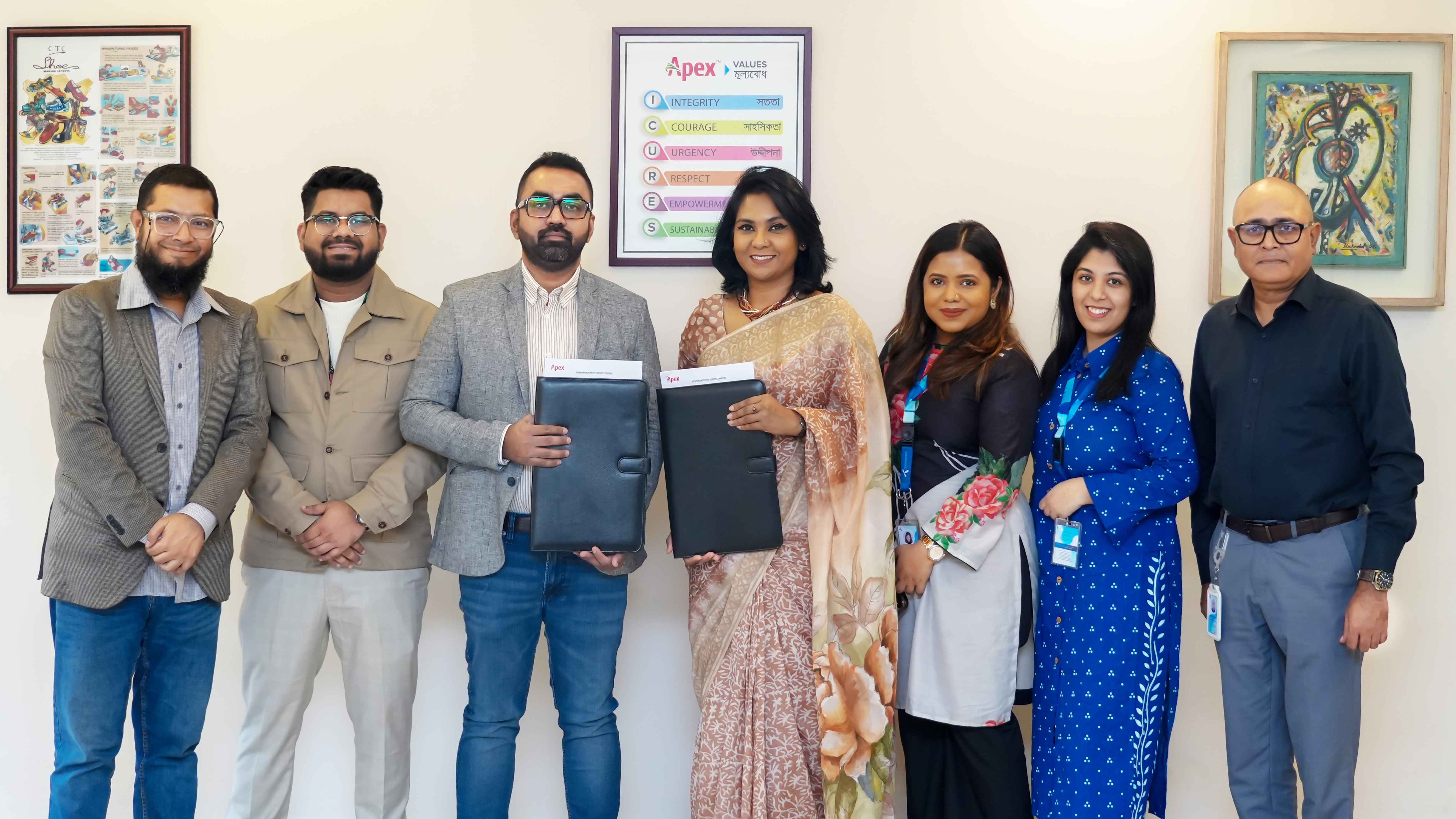 ঈদে অ্যাপেক্স জুতায় ছাড় পাবেন গ্রামীণফোন গ্রাহকরা 