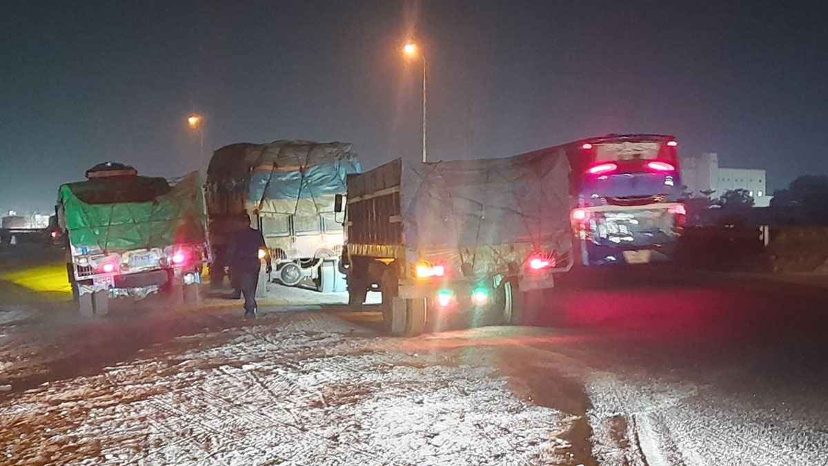 রাতে যানবাহনের চাপ বাড়লেও সিরাজগঞ্জের মহাসড়কে নেই ভোগান্তি