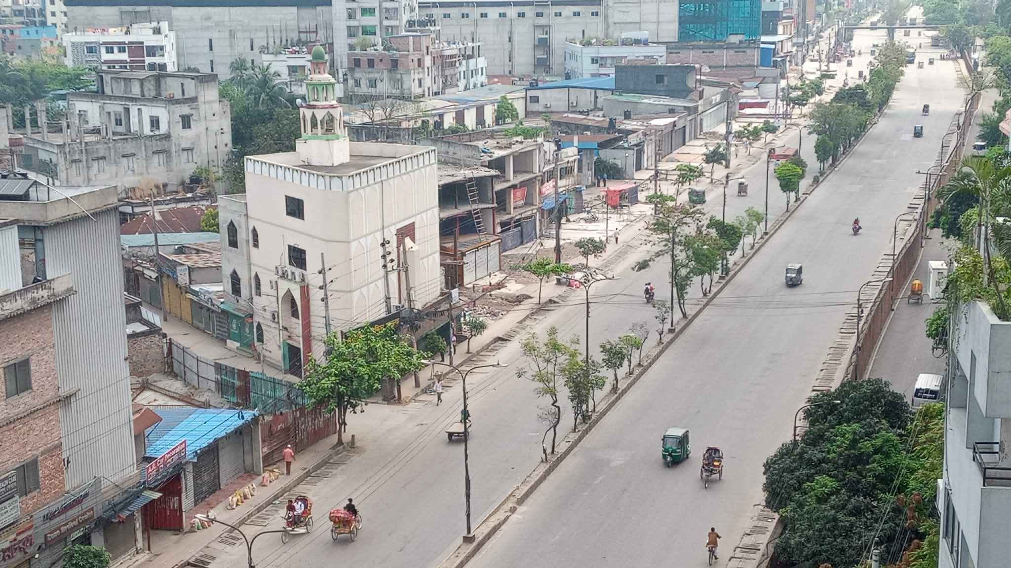 ফাঁকা ঢাকায় স্বস্তি, ভোগাচ্ছে গণপরিবহন সংকট
