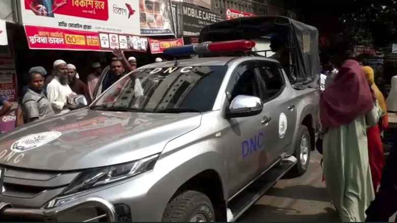 মাগুরায় স্পিডের বোতলে মদ বহন, মাদককারবারি আটক