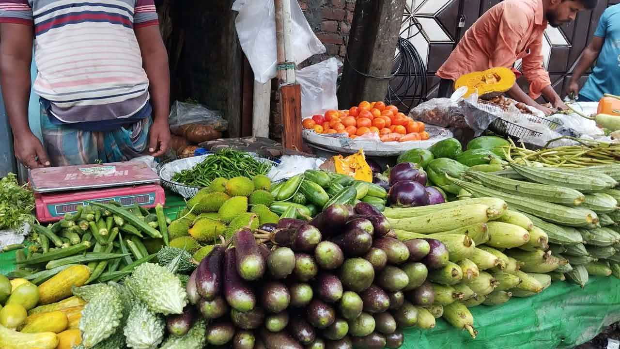​ঈদ সামনে রেখে সবজির দামে ঝাঁজ, কেজিতে ১২০ টাকা করলা-চিচিঙ্গা-বেগুন