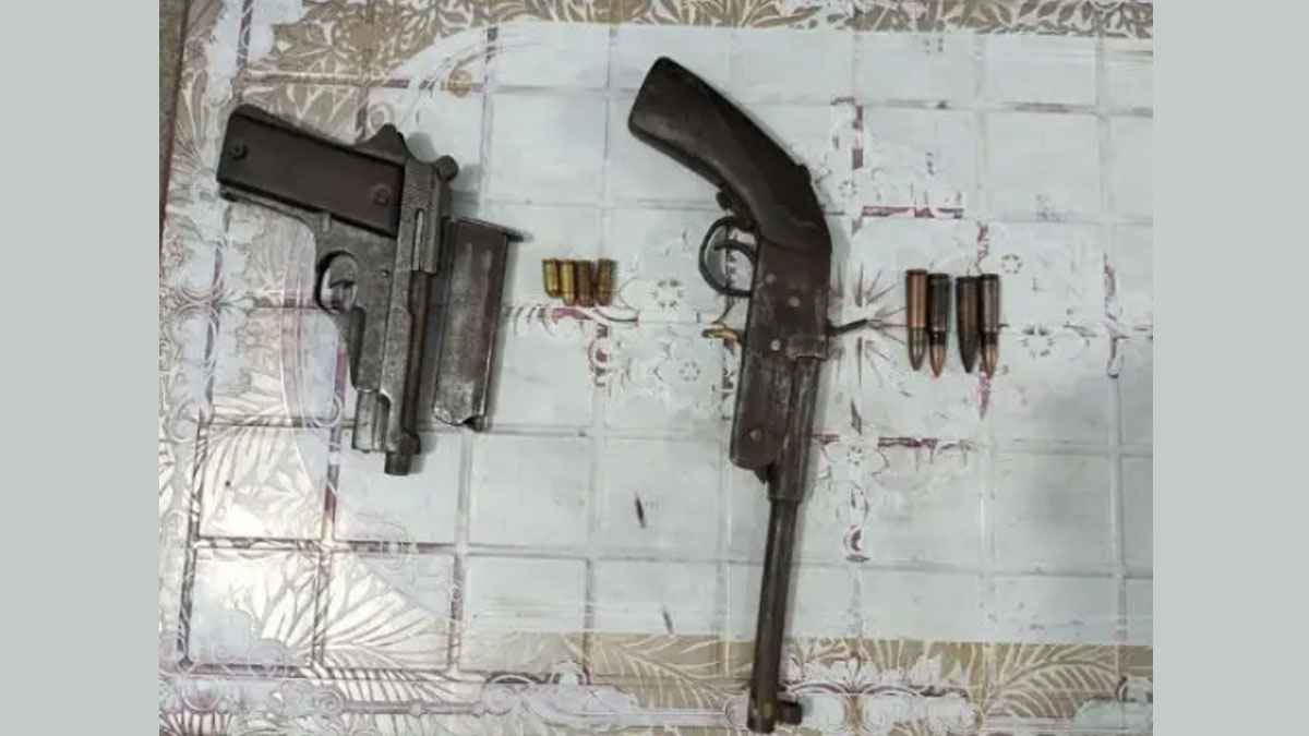 রোহিঙ্গা ক্যাম্পে অস্ত্র ও সামরিক সরঞ্জাম উদ্ধার