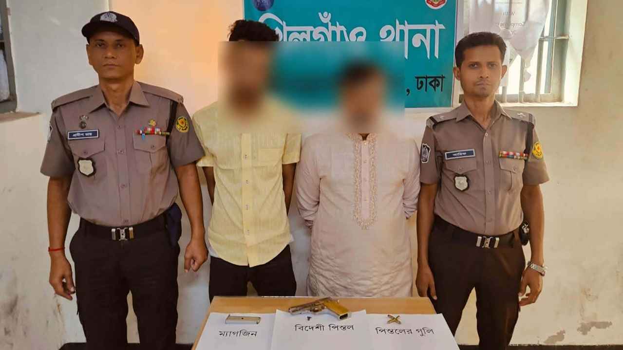 বিদেশি পিস্তল, গুলি, ম্যাগাজিন ও প্রাইভেটকারসহ গ্রেফতার ২
