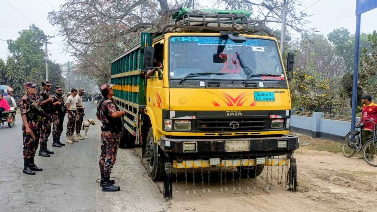জ্বালানি তেল পাচারের শঙ্কা: চুয়াডাঙ্গা সীমান্তে বিজিবির কড়া নজরদারি