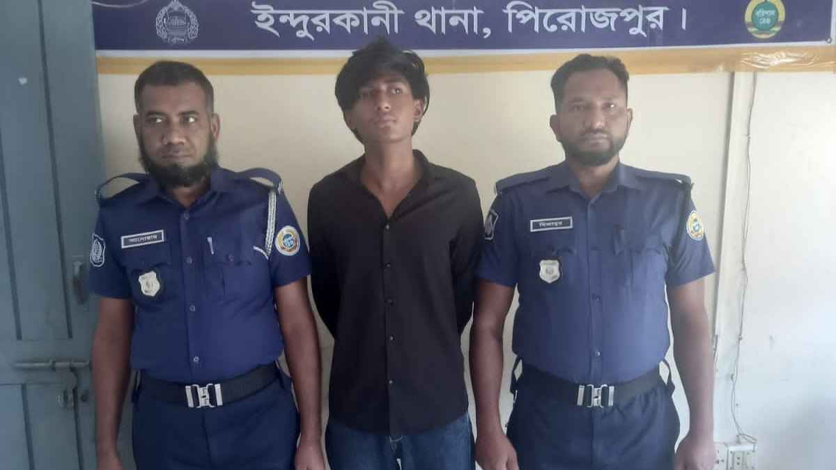 পিরোজপুরে কিশোর গ্যাংয়ের দুই গ্রুপের পাল্টা হামলায় গলায় জখম, আটক ১