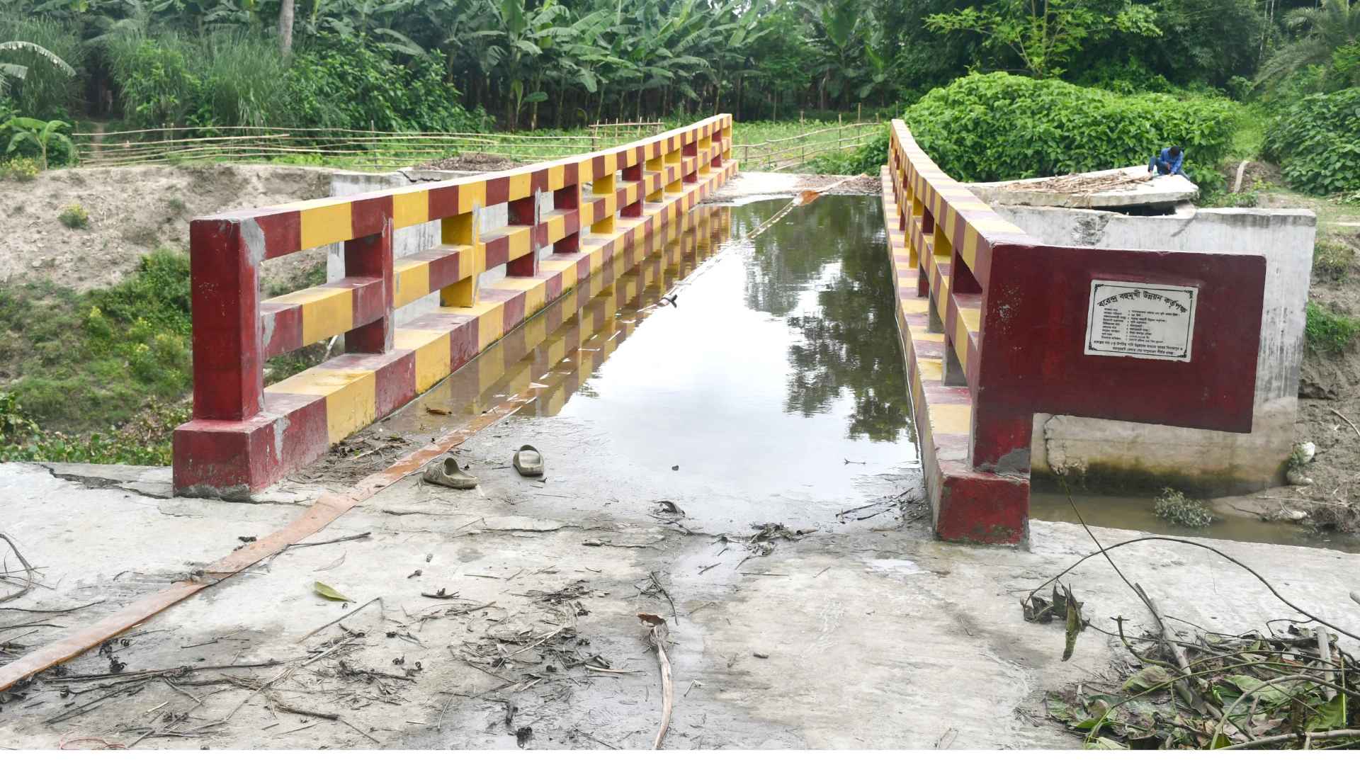 নির্মাণের তিন মাস পর ধস, ভেঙে ফেলা হলো ৭২ লাখ টাকার সেতু