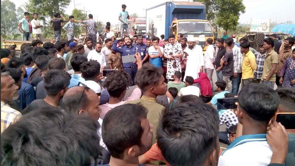 ফুলবাড়ীতে বাসচাপায় পথচারী নিহত