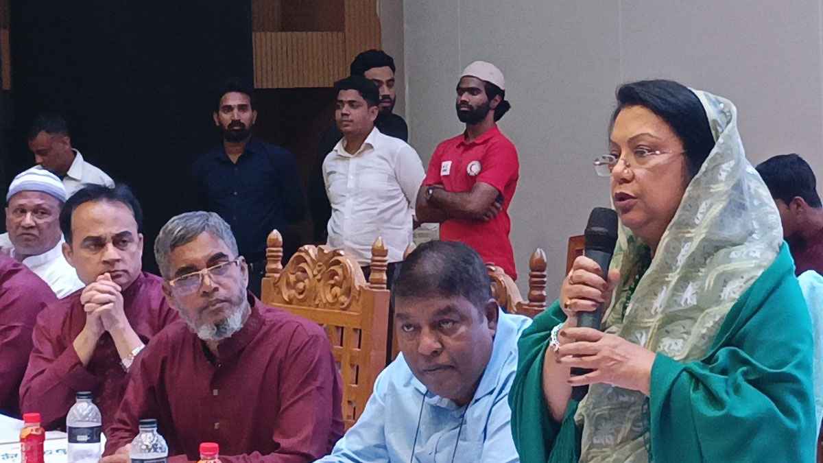 সরকার সবার জন্য স্বাস্থ্যসেবা নিশ্চিত করতে কাজ করছে