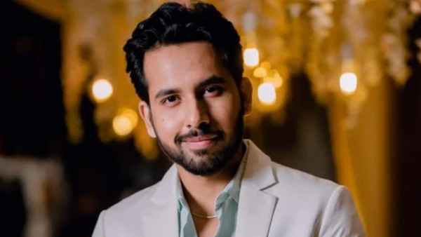 দেশে ফিরেছেন আলভী, দিয়েছেন গা ঢাকা!