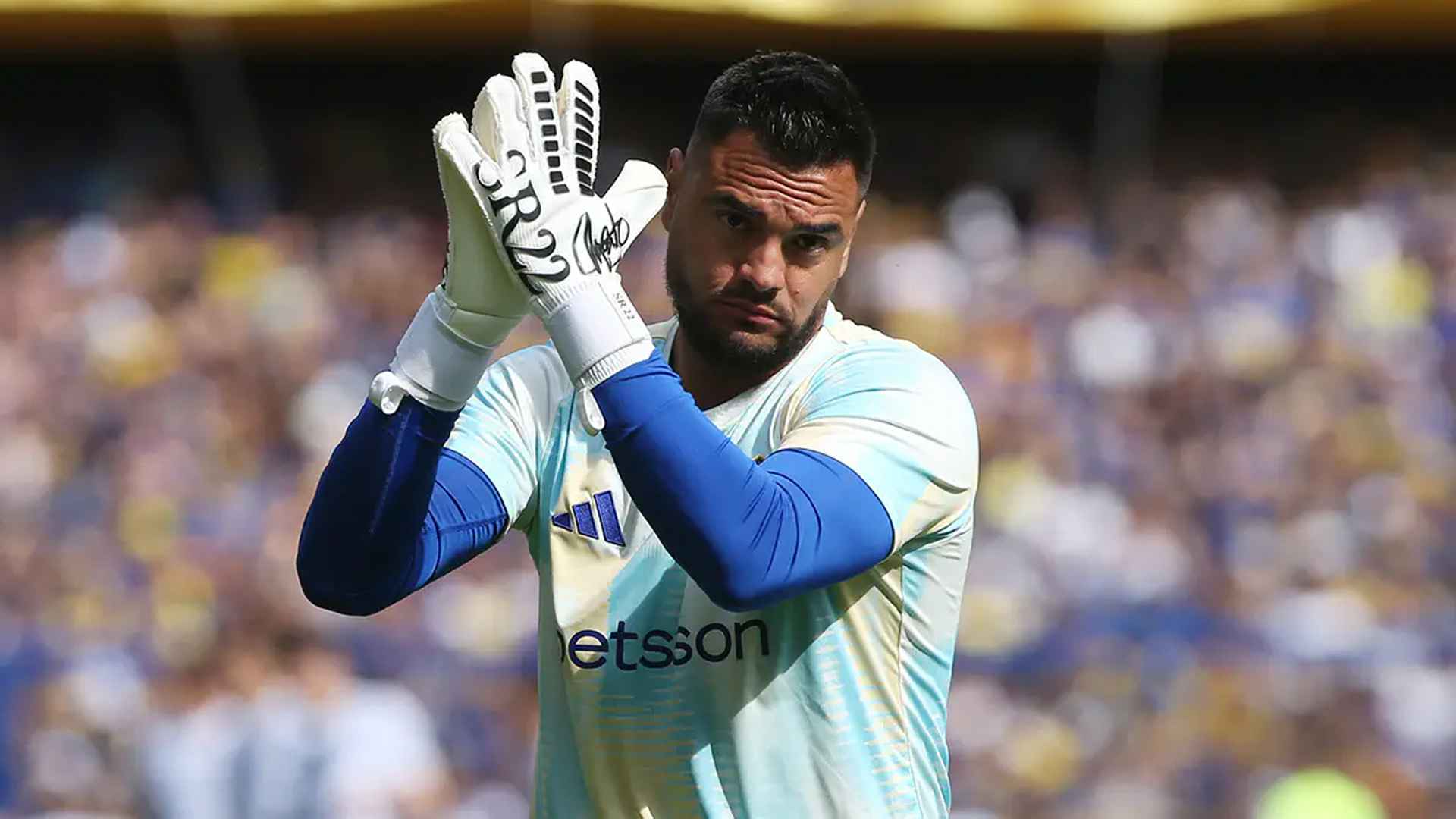 আর্জেন্টিনার ওয়াল’খ্যাত গোলরক্ষকের অবসর ঘোষণা