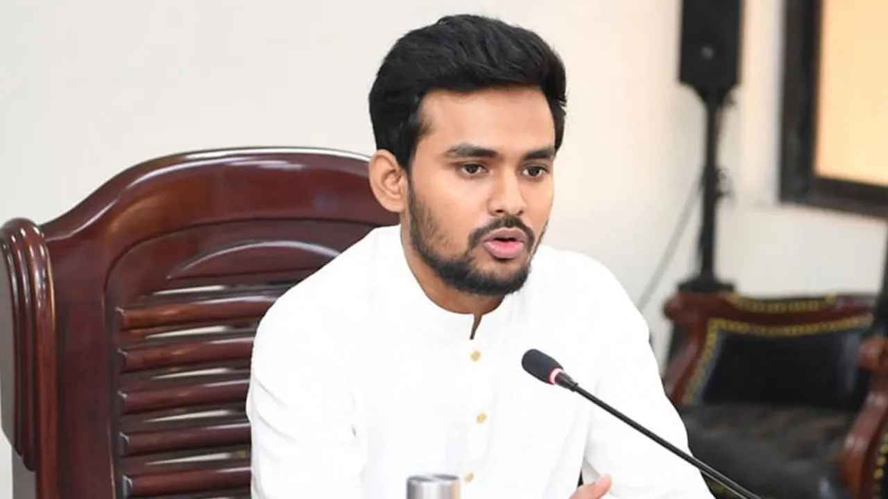 পরিবারসহ নিজের ব্যাংক হিসাব তুলে ধরলেন আসিফ মাহমুদ