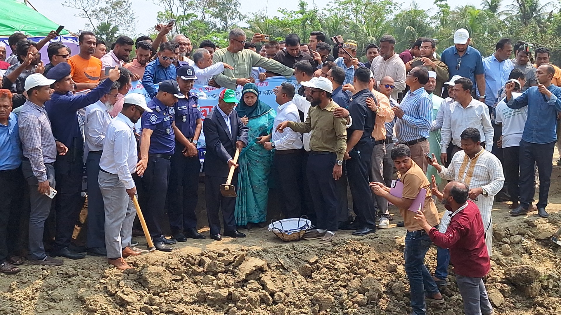 b4253820-3fe4-4e08-acb7-bd73b8dbf89a b4253820-3fe4-4e08-acb7-bd73b8dbf89a