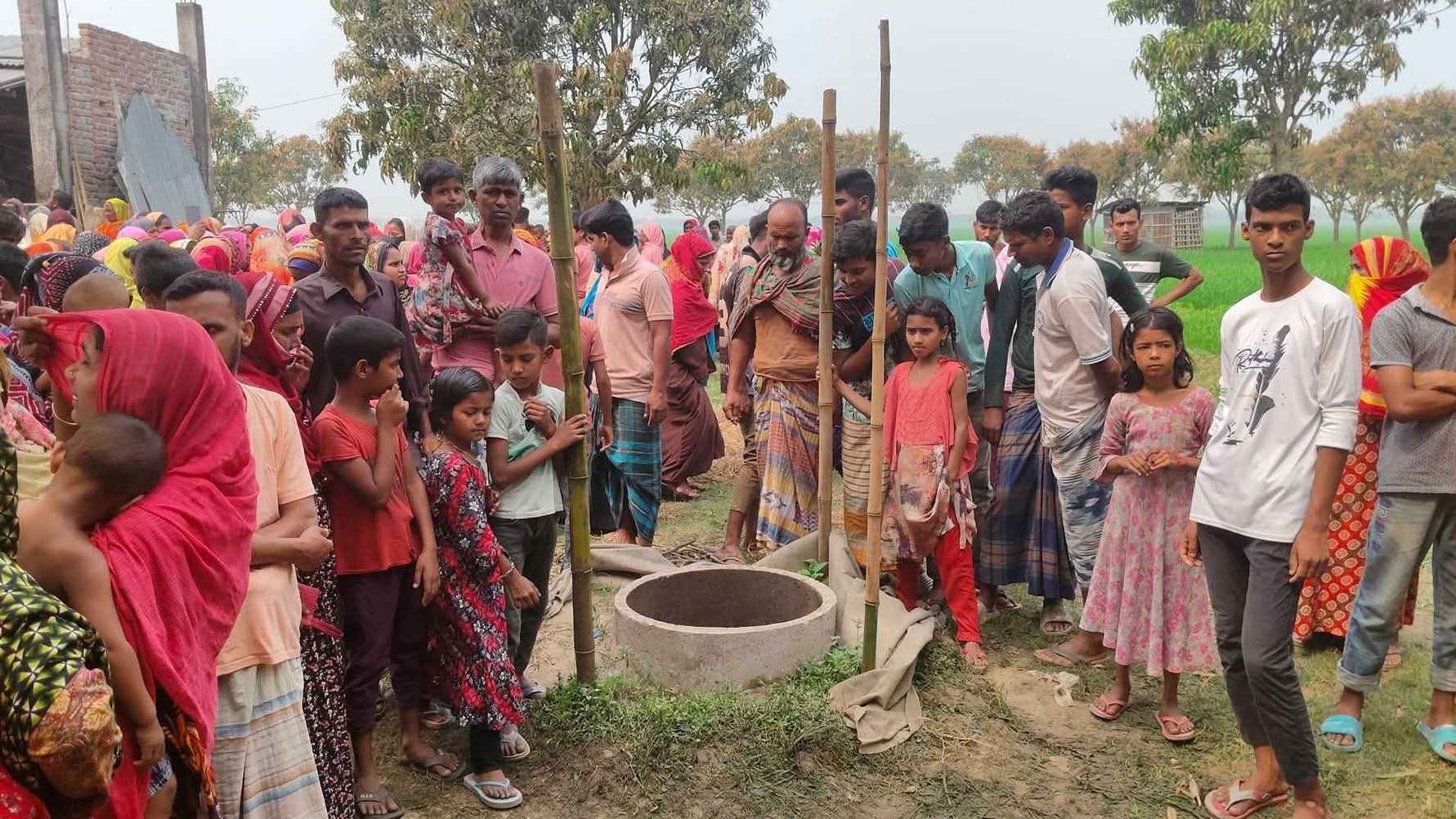 চাঁপাইনবাবগঞ্জে সেপটিক ট্যাংকে মিলল স্ত্রীর ক্ষতবিক্ষত লাশ, স্বামী আটক