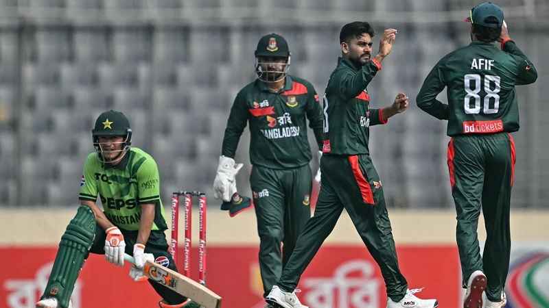 ৩ উইকেট হারিয়ে ছন্দ পতন পাকিস্তানের, ঘুরে দাঁড়াল বাংলাদেশ