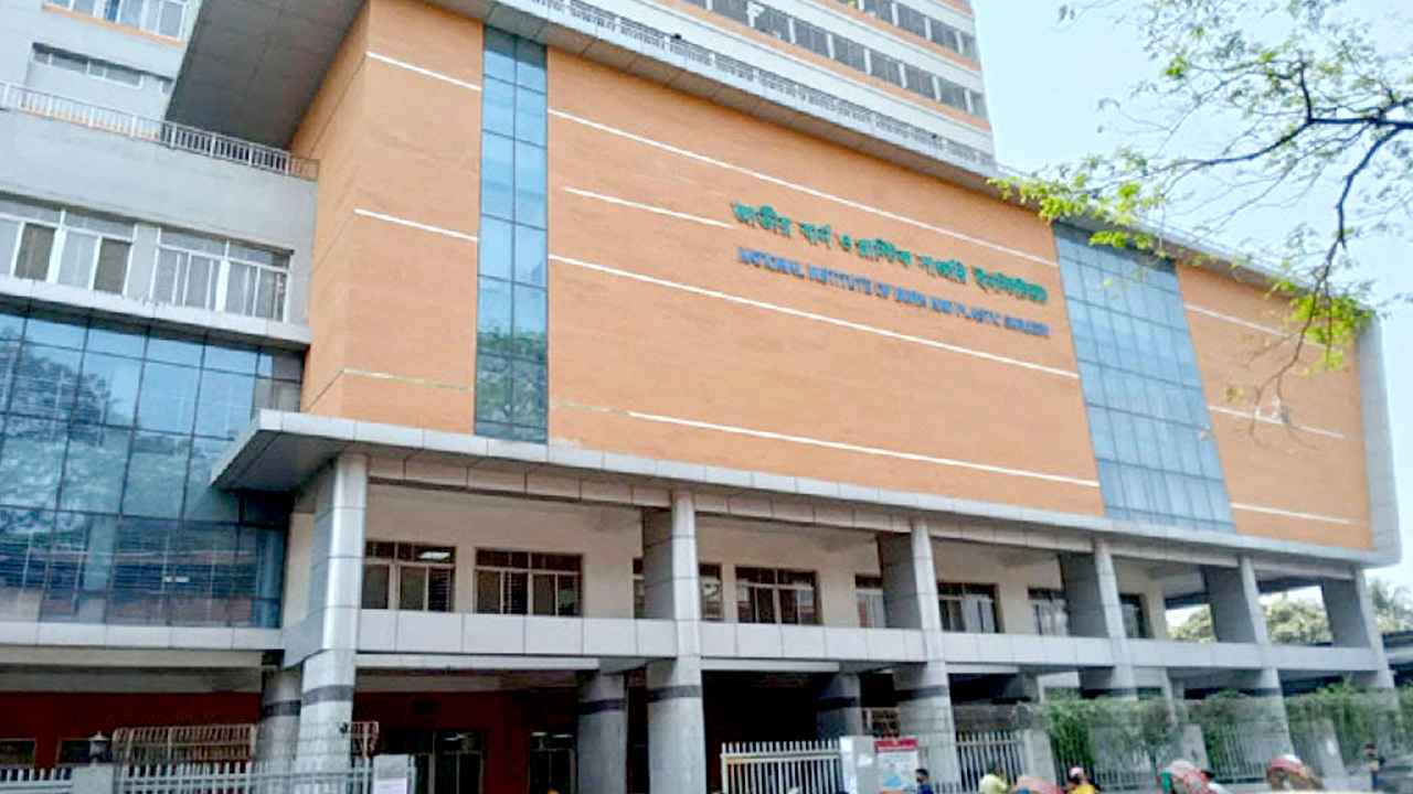 মোহাম্মদপুরে প্রাইভেটকারের গ্যাস সিলিন্ডার বিস্ফোরণে দগ্ধ ৮