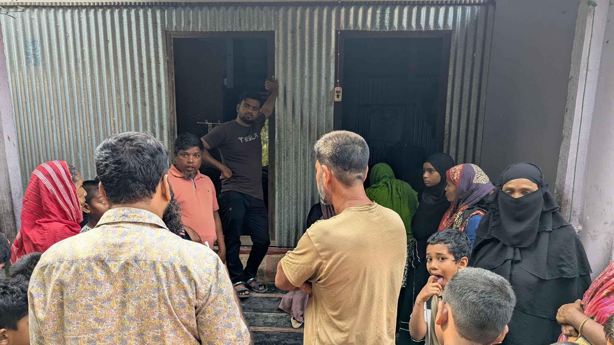 দোহারে স্বামীর পুরুষাঙ্গ কেটে দিলেন স্ত্রী