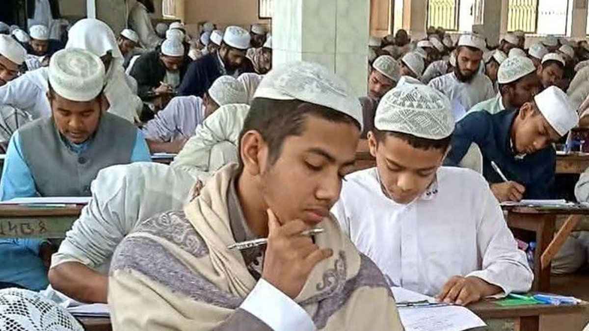 এবার বেফাকের পরীক্ষায় চমক দেখালেন সেই হাফেজ তাকরীম