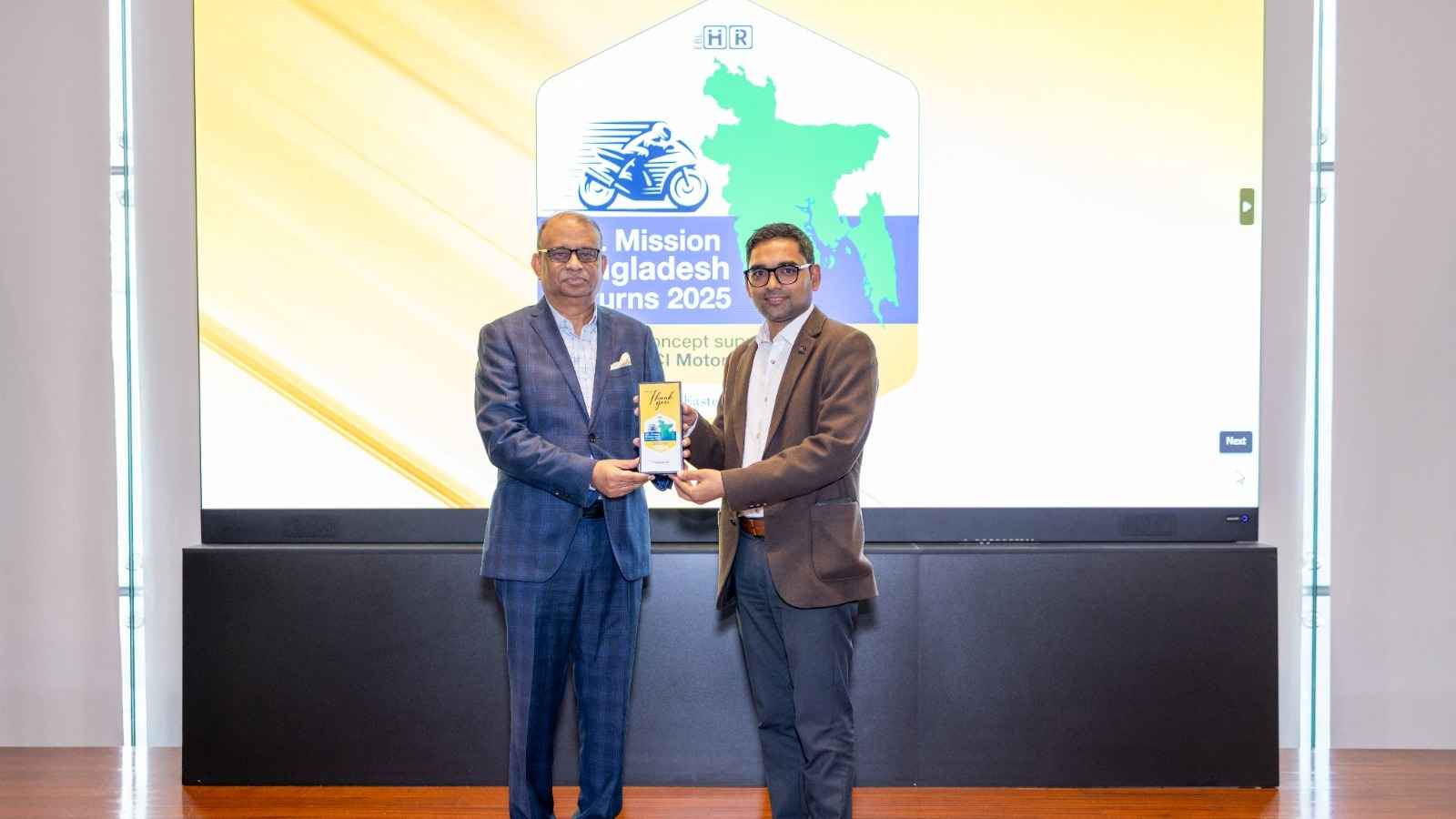 পরিবেশ রক্ষায় বৃক্ষসখা শাখাওয়াতকে সম্মাননা দিল ইস্টার্ন ব্যাংক