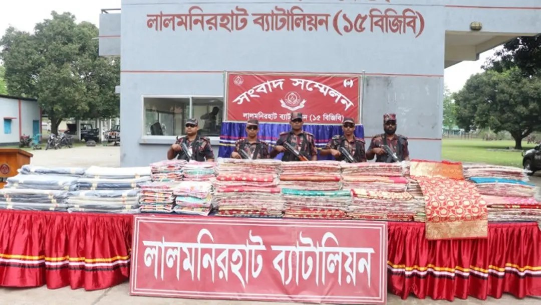 কুড়িগ্রামে ২৪ লাখ টাকার ভারতীয় শাড়ি জব্দ করল বিজিবি